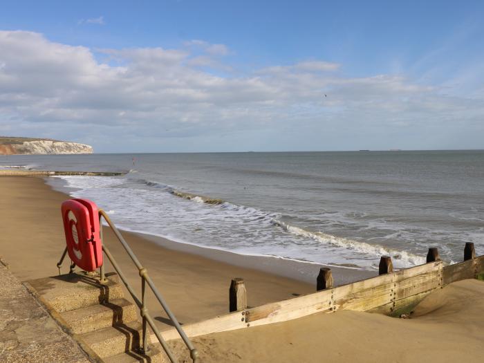 Bay View, Hillway near Bembridge, Isle of Wight. Sea views. Near AONB. Close to a beach. WiFi. Oven.