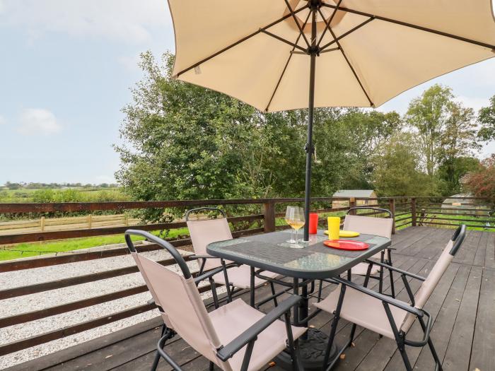 Little Malory, St Giles-On-The-Heath, Devon. Single-storey lodge. Superb walking location. Barbecue.