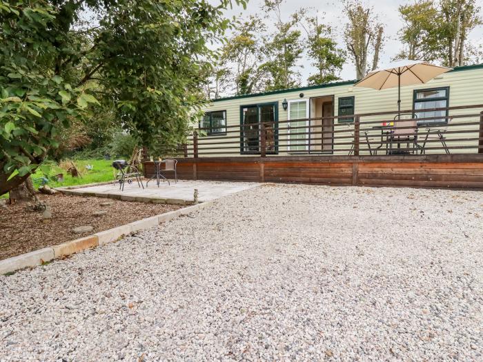 Little Malory, St Giles-On-The-Heath, Devon. Single-storey lodge. Superb walking location. Barbecue.