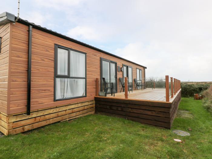 Skomer Lodge nr Broad Haven, Pembrokeshire. Single-storey lodge with uninterrupted countryside views