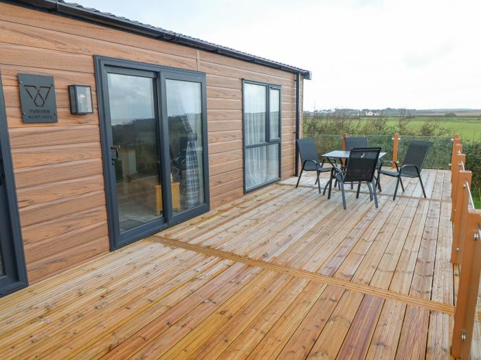 Skomer Lodge nr Broad Haven, Pembrokeshire. Single-storey lodge with uninterrupted countryside views