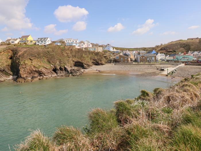 Skomer Lodge nr Broad Haven, Pembrokeshire. Single-storey lodge with uninterrupted countryside views