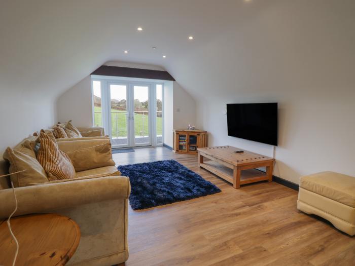 Bryn Eglwys Cottage, Tywyn, Gwynedd. Reverse-level stunning stable conversion with rural views. Pets