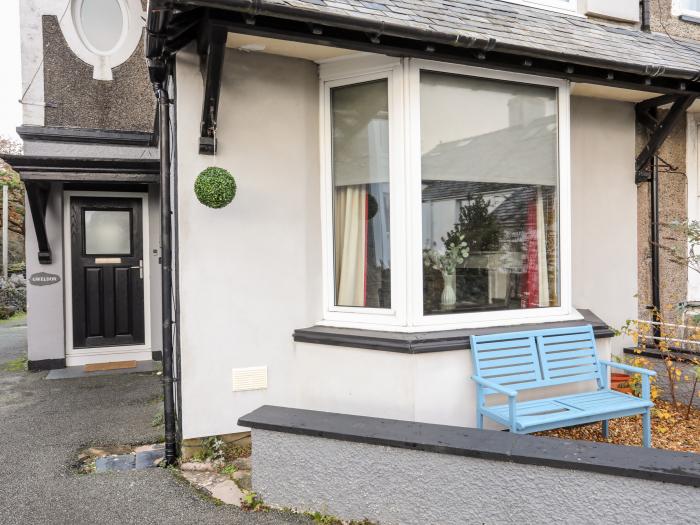 Gweldon Topsail, Borth-y-Gest, near Porthmadog, Gwynedd. Coastal. Near National Park. Close to a pub