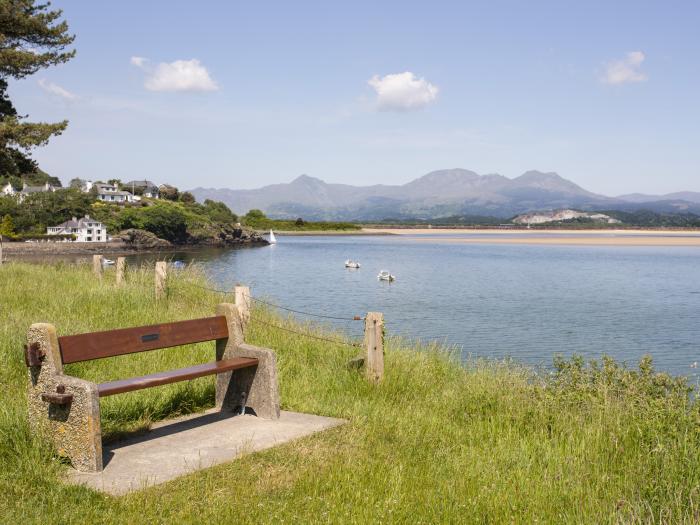 Gweldon Topsail, Borth-y-Gest, near Porthmadog, Gwynedd. Coastal. Near National Park. Close to a pub