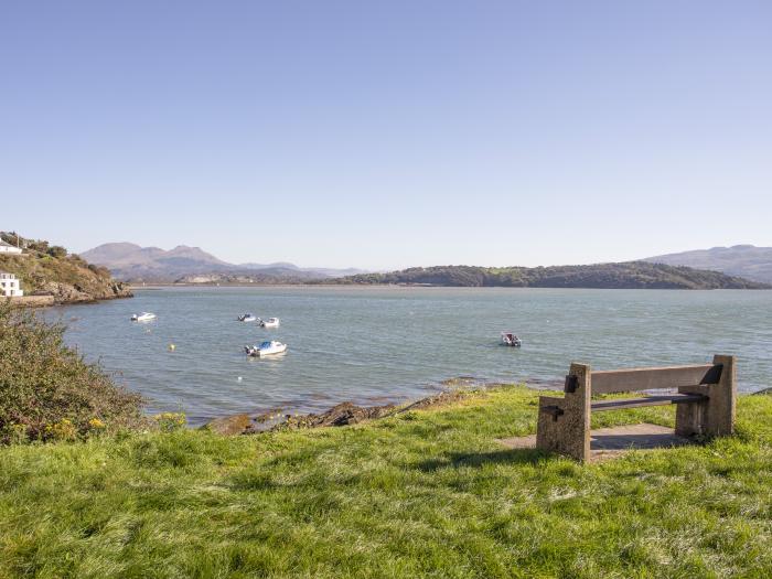 Gweldon Topsail, Borth-y-Gest, near Porthmadog, Gwynedd. Coastal. Near National Park. Close to a pub