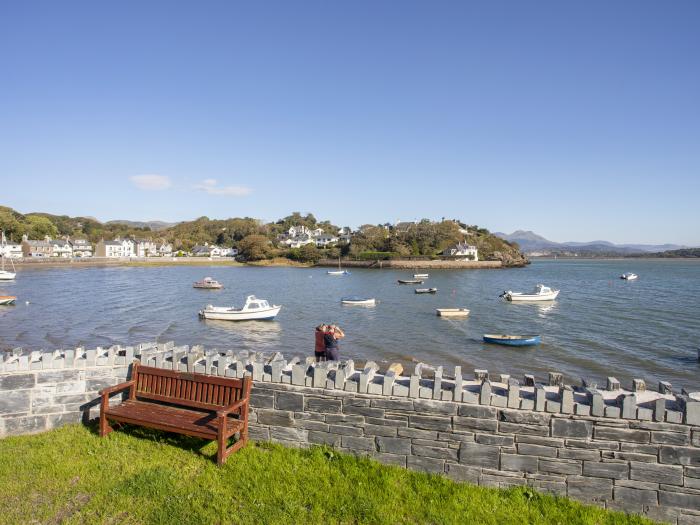 Gweldon Topsail, Borth-y-Gest, near Porthmadog, Gwynedd. Coastal. Near National Park. Close to a pub