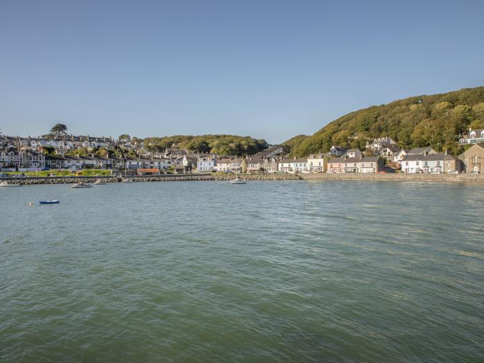 Gweldon Topsail, Borth-y-Gest, near Porthmadog, Gwynedd. Coastal. Near National Park. Close to a pub