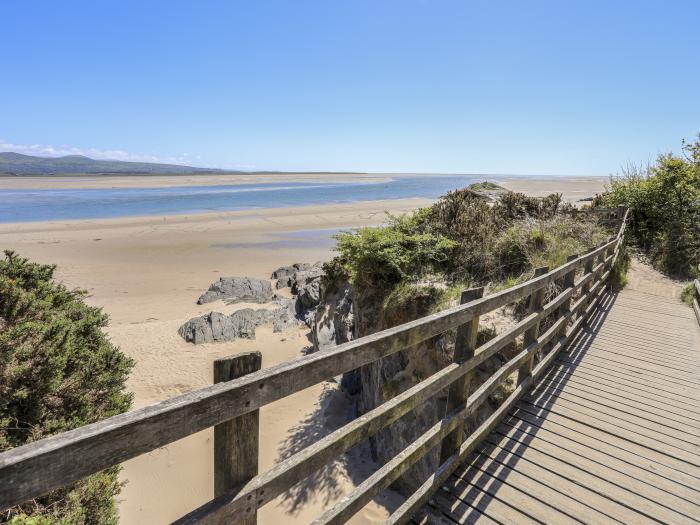 Gweldon Topsail, Borth-y-Gest, near Porthmadog, Gwynedd. Coastal. Near National Park. Close to a pub