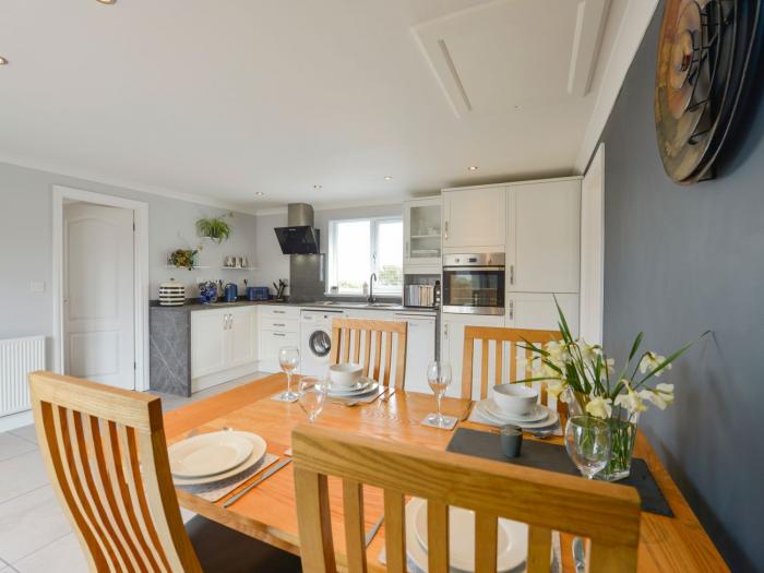 Lilys Pad, Okehampton, Devon. Pet-friendly. Near National Park. Woodburning stove. three x TVs. WiFi