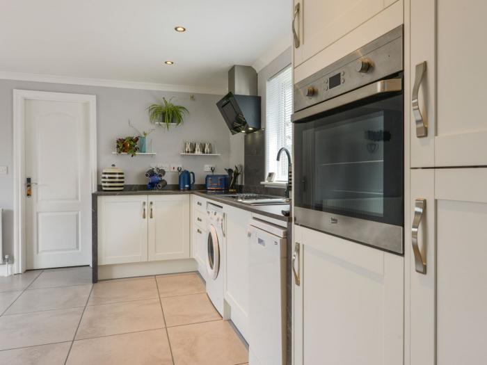 Lilys Pad, Okehampton, Devon. Pet-friendly. Near National Park. Woodburning stove. three x TVs. WiFi