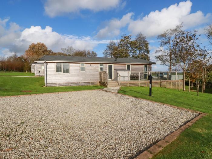 20 Meadow Retreat, Dobwalls, Cornwayy. Hot tub. Sauna. Countryside views. Close to pub. TV. En-suite