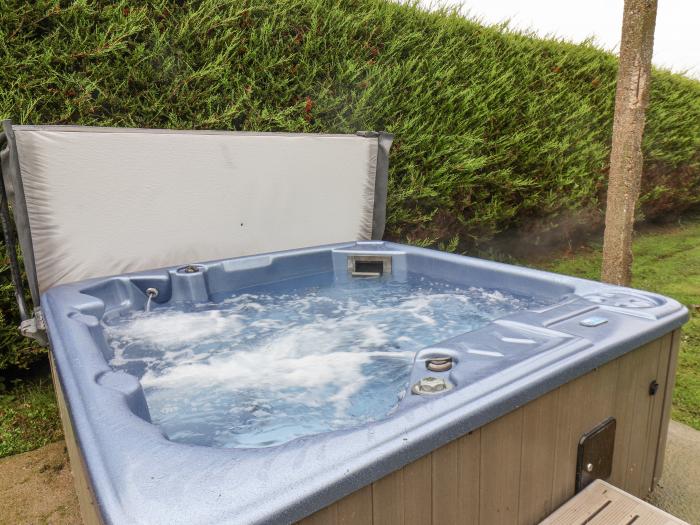 The Pheasantry in Flamborough, East Riding of Yorkshire. Close to shops. Pet-friendly. Hot tub