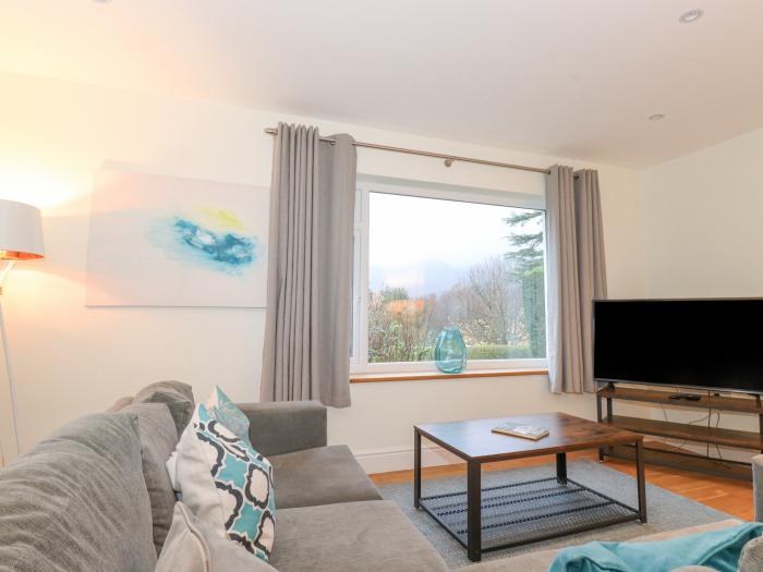 Tandarra, Keswick, Cumbria. Lake District National Park. Close to amenities and a lake. Dog-friendly