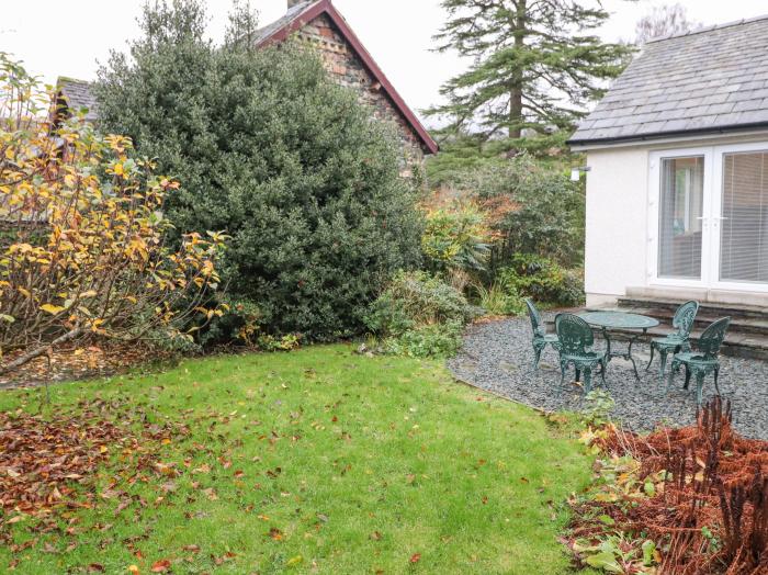 Tandarra, Keswick, Cumbria. Lake District National Park. Close to amenities and a lake. Dog-friendly