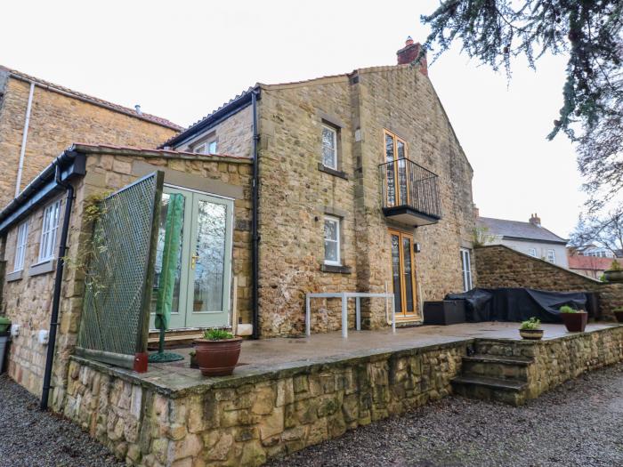 Malt Shovel Cottage near Bedale, North Yorkshire. Woodburning stove. Set next to a stream. Smart TV.