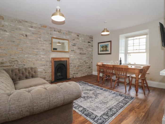 Flat 4, Swanage, Dorset. Close to a shop, pub, and beach. Character property. WiFi. Open-plan. Pets.