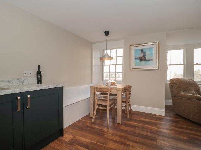 Flat 1, Swanage, Dorset. Couple's retreat. Close to a shop, pub, and beach. Character property. WiFi