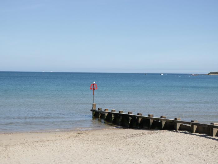 Flat 5, Swanage, Dorset. Couple's retreat. Close to a shop, pub, and beach. Character property. WiFi