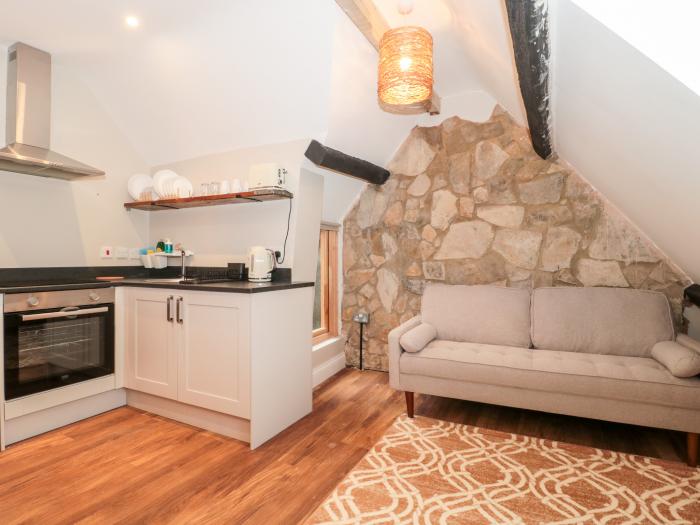 Flat 6, Swanage, Dorset. Couple's retreat. Close to a shop, pub, and beach. Character property. WiFi