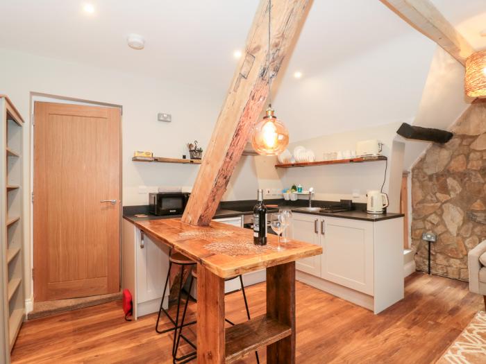 Flat 6, Swanage, Dorset. Couple's retreat. Close to a shop, pub, and beach. Character property. WiFi