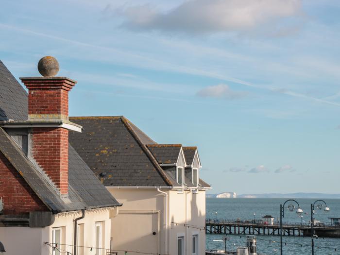 Flat 6, Swanage, Dorset. Couple's retreat. Close to a shop, pub, and beach. Character property. WiFi