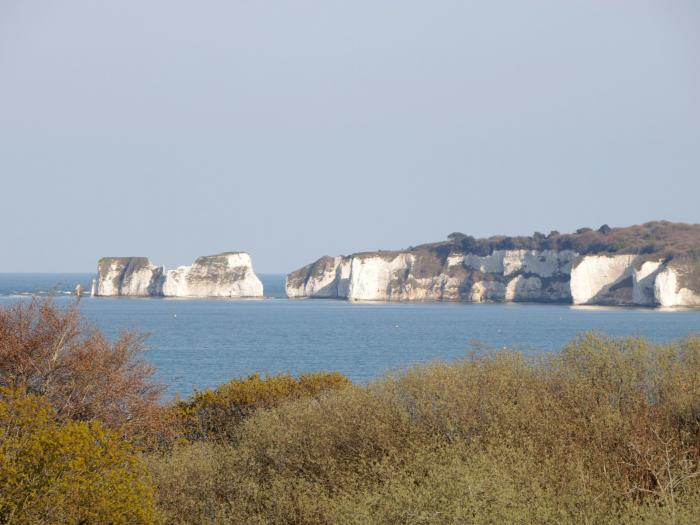 Flat 6, Swanage, Dorset. Couple's retreat. Close to a shop, pub, and beach. Character property. WiFi