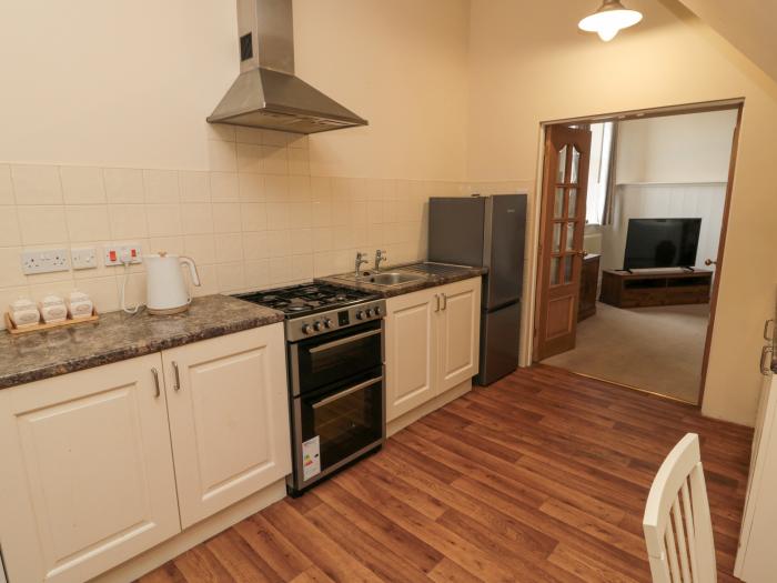 Courtyard Cottage in Alnwick, Northumberland. End-of-terrace cottage. Pet-friendly. Smart TV. 3 beds