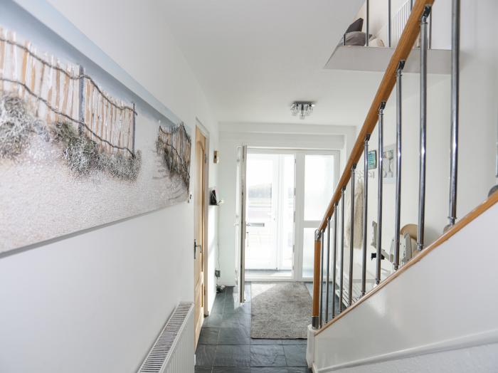 21 Min Y Mor, Pwllheli, Gwynedd. Near the Llyn AONB. Close to amenities and a beach. Private balcony