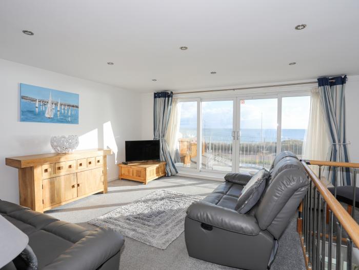 21 Min Y Mor, Pwllheli, Gwynedd. Near the Llyn AONB. Close to amenities and a beach. Private balcony