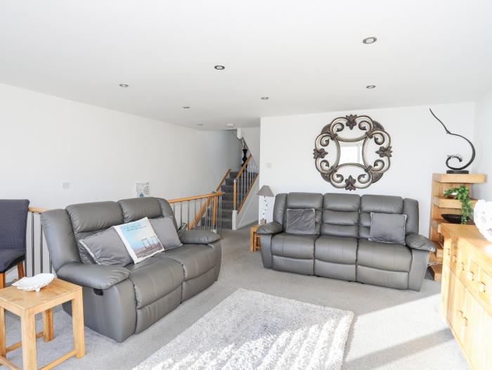 21 Min Y Mor, Pwllheli, Gwynedd. Near the Llyn AONB. Close to amenities and a beach. Private balcony