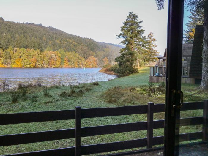 27 Invergarry Lodges is near Invergarry, in Highland. Three-bedroom lodge enjoying loch views. Rural