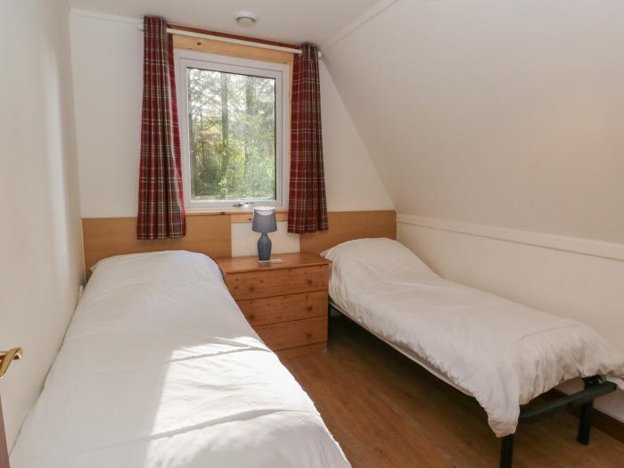 27 Invergarry Lodges is near Invergarry, in Highland. Three-bedroom lodge enjoying loch views. Rural