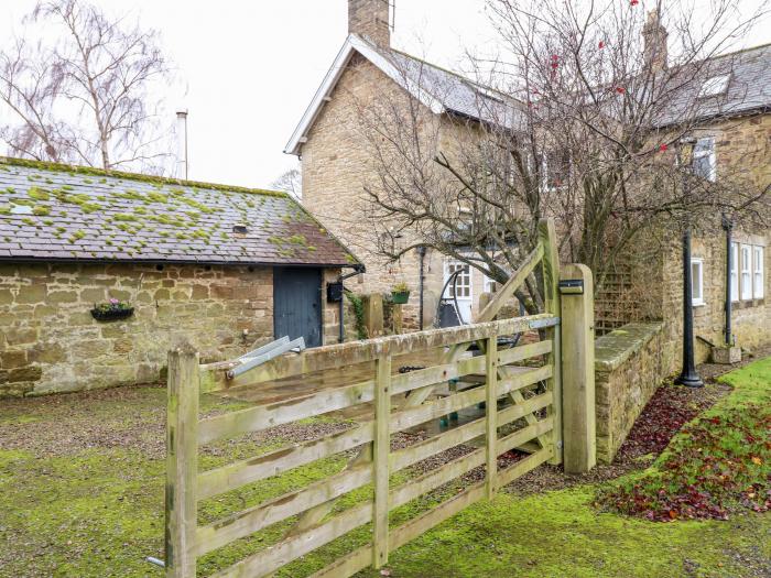 Ravenside, Humshaugh, Northumberland. Near AONB. Near National Park. Close to pub and shop. Couple's