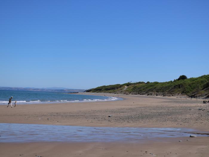 Hafan Taffy (Number 32), near Llanarth, Ceredigion. Pet-friendly lodge near the beach and amenities.