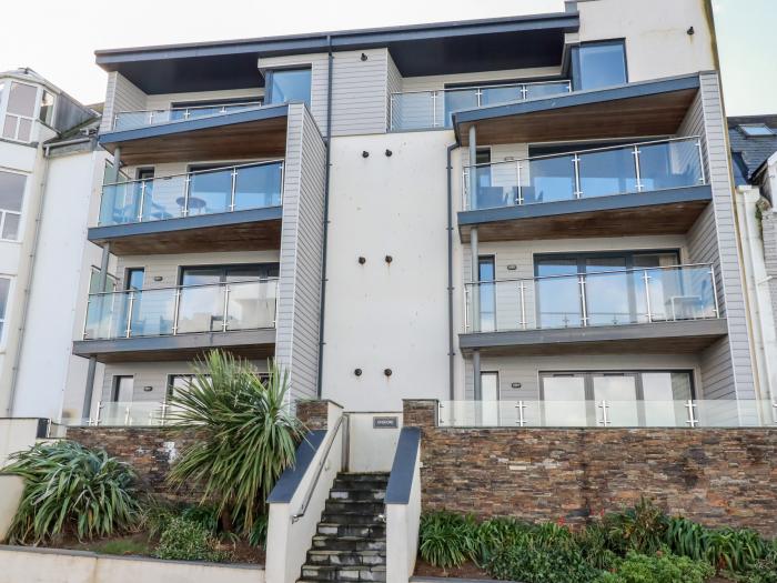 Towan Penthouse, is in Newquay, Cornwall. Third-floor apartment overlooking the coast. Contemporary.