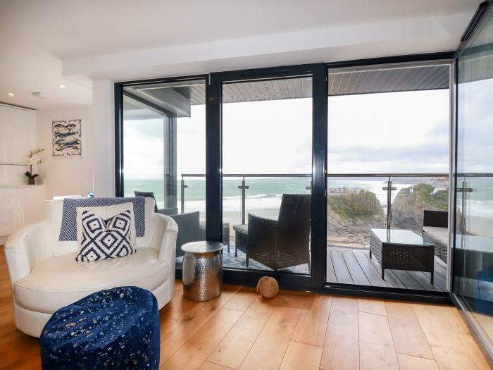 Towan Penthouse, is in Newquay, Cornwall. Third-floor apartment overlooking the coast. Contemporary.