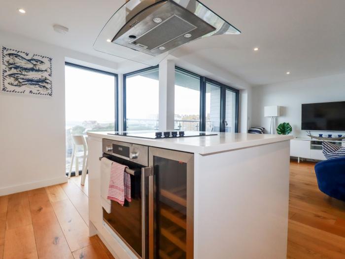 Towan Penthouse, is in Newquay, Cornwall. Third-floor apartment overlooking the coast. Contemporary.