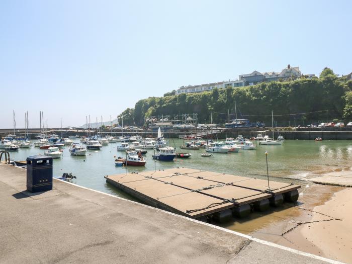 28 Rhodewood House, duplex apartment in Saundersfoot, Pembrokeshire. EV charging. Designated parking