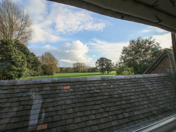 The Caradoc, Longnor near Dorrington, Shropshire. Livery on site. Near AONB. Electric fire. WiFi. TV