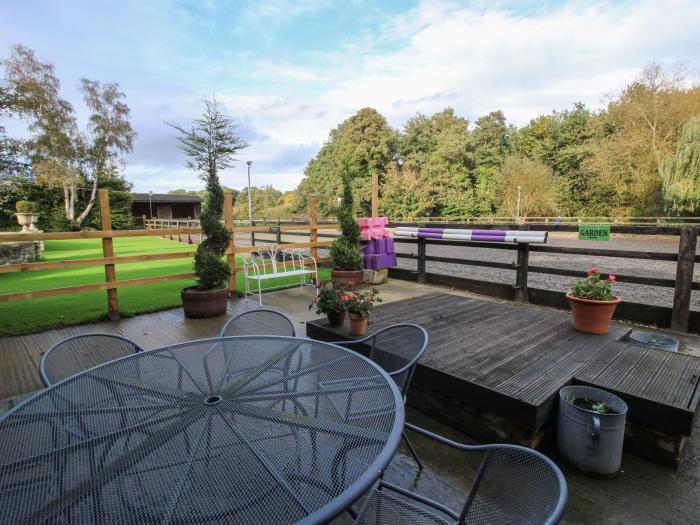 The Caradoc, Longnor near Dorrington, Shropshire. Livery on site. Near AONB. Electric fire. WiFi. TV