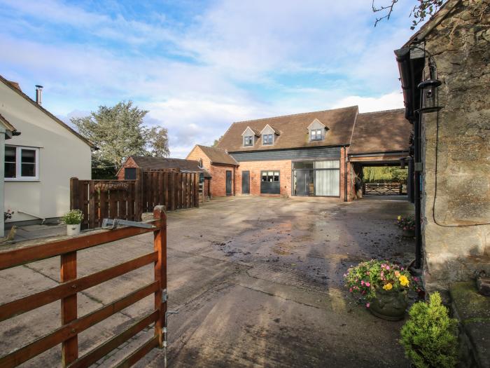 The Caradoc, Longnor near Dorrington, Shropshire. Livery on site. Near AONB. Electric fire. WiFi. TV