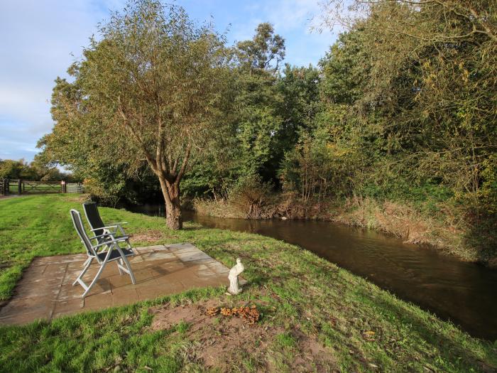 The Caradoc, Longnor near Dorrington, Shropshire. Livery on site. Near AONB. Electric fire. WiFi. TV