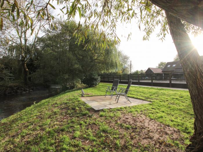 The Caradoc, Longnor near Dorrington, Shropshire. Livery on site. Near AONB. Electric fire. WiFi. TV