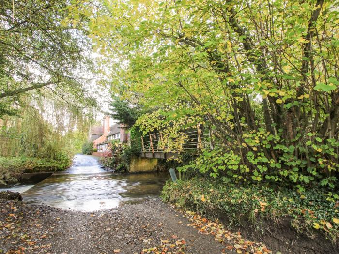 The Lawley, Longnor near Dorrington, Shropshire. Livery on site. Open-plan. Near AONB. Parking. WiFi