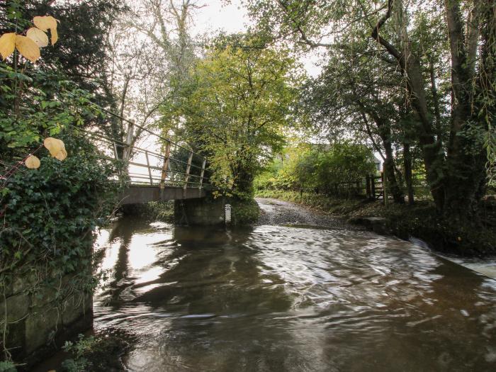 The Lawley, Longnor near Dorrington, Shropshire. Livery on site. Open-plan. Near AONB. Parking. WiFi