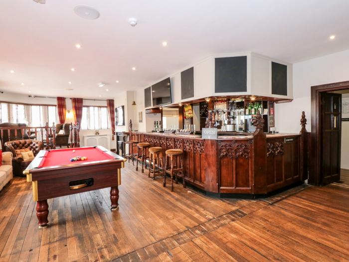 The Five Bells Inn, Upwell, Norfolk. Hot tub. Close to shop and pub. En-suites. Bar.