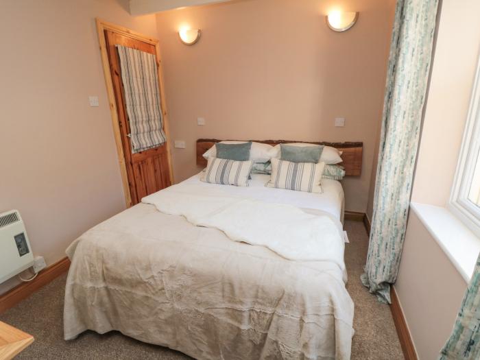 Rose Lea, Staithes, North Yorkshire. Fisherman's Cottage. 200 years old. Electric fire. Pet-friendly