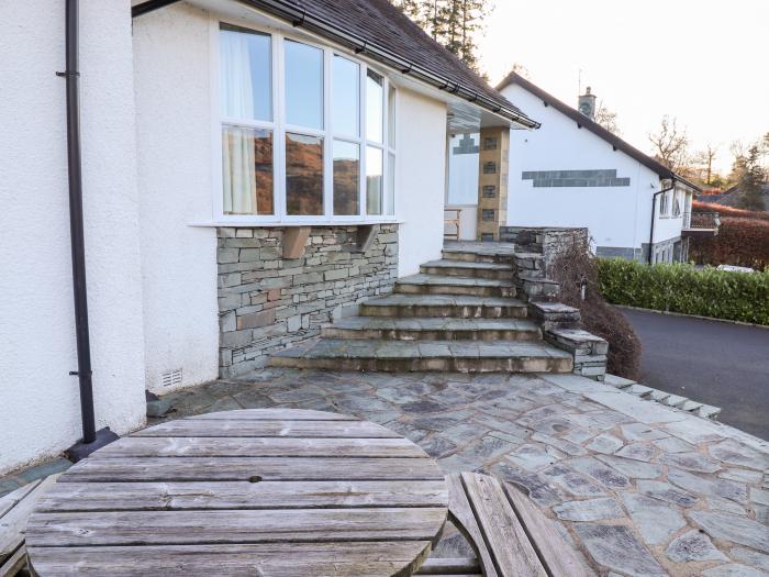 Rainbow End, Grasmere, Cumbria. In National Park. Countryside views. Close to shop, pub, lake. WiFi.