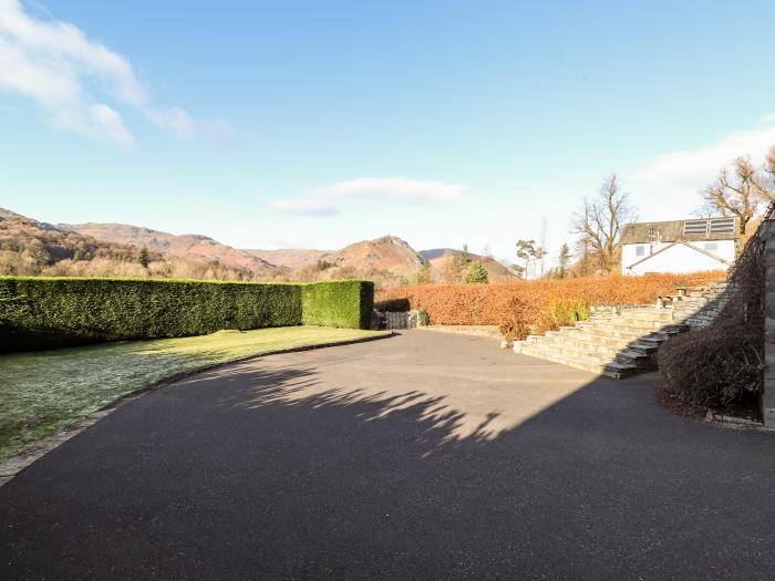 Rainbow End, Grasmere, Cumbria. In National Park. Countryside views. Close to shop, pub, lake. WiFi.